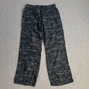 Sanctuary Women Green Camouflage Cargo Pants in Medium